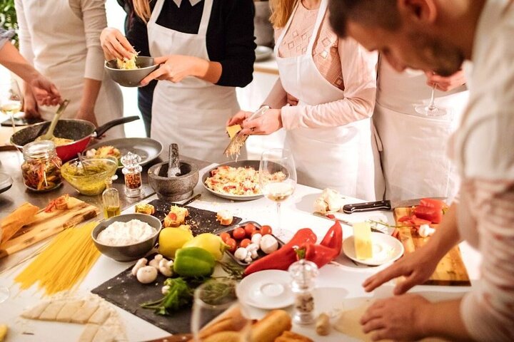 Cooking Masterclass and Market Tour in Rome — Semi-Private